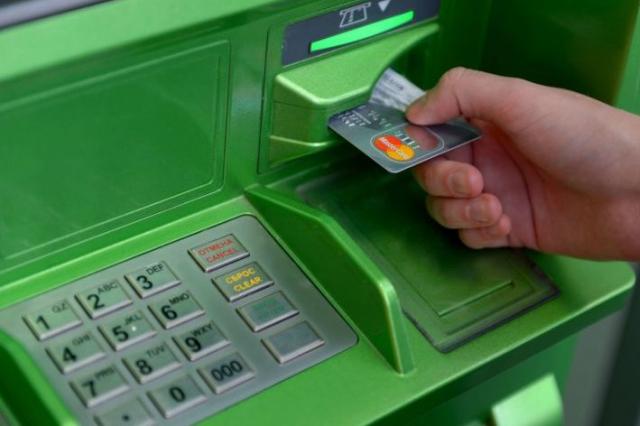 Можно ли снимать наличные деньги с кредитной карты
